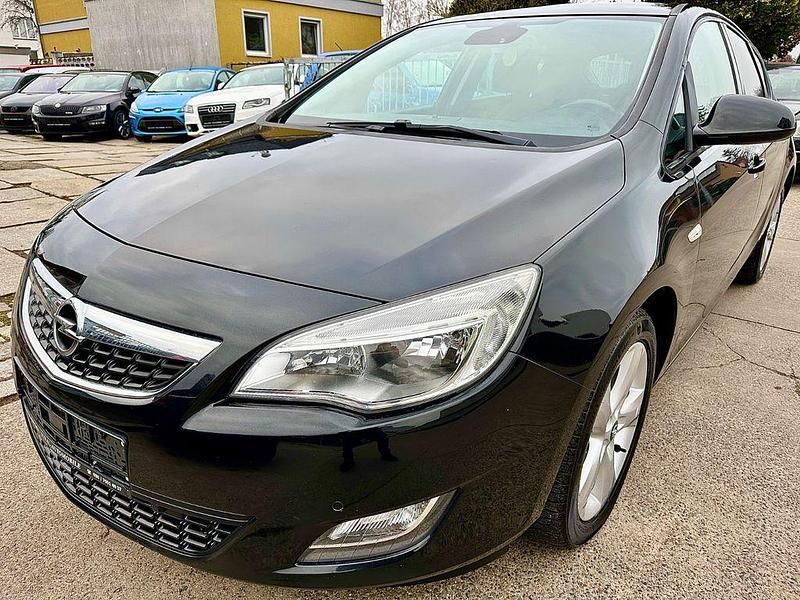 Gebraucht Opel Astra Design Edition 116 PS (85 kW) 2011 Schwarz Limousine