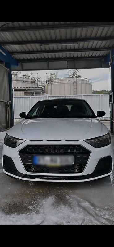 Weiß Gebraucht 2023 Audi A1 Sportback Advanced Plus Kleinwagen | 25.900 € (Etwas zu teuer) - Bild 1/4