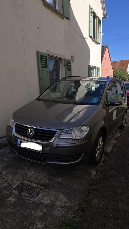 Grau Gebraucht 2009 VW Touran Trendline Van / Kleinbus | 6.000 € (Fairer Preis) - Bild 1/4
