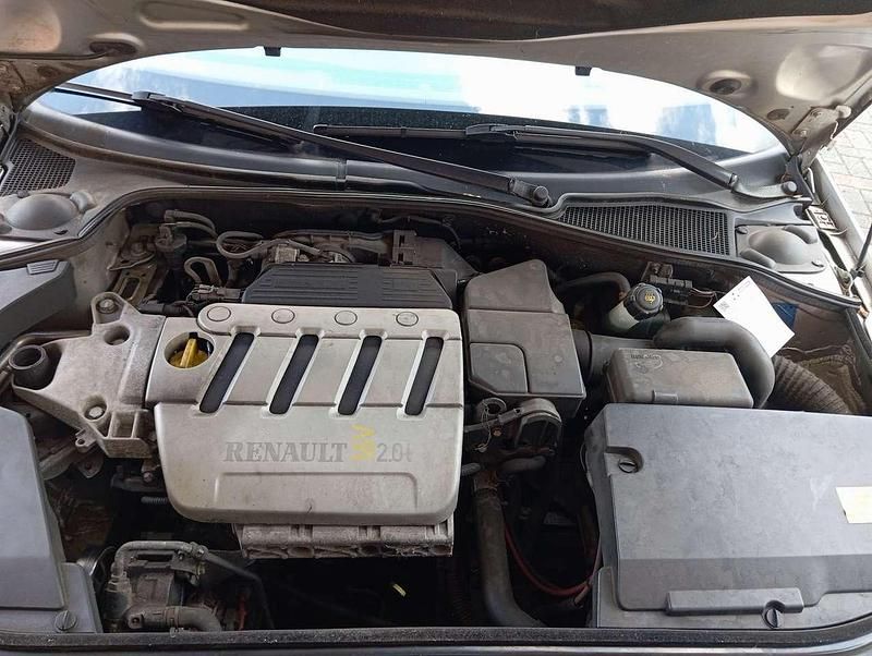 Gebraucht Renault Laguna II Privilege 135 PS (99 kW) 2005 Grau Limousine