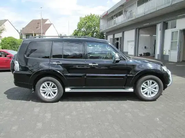 Gebraucht Mitsubishi Pajero Top 190 PS (139 kW) 2018 Schwarz SUV
