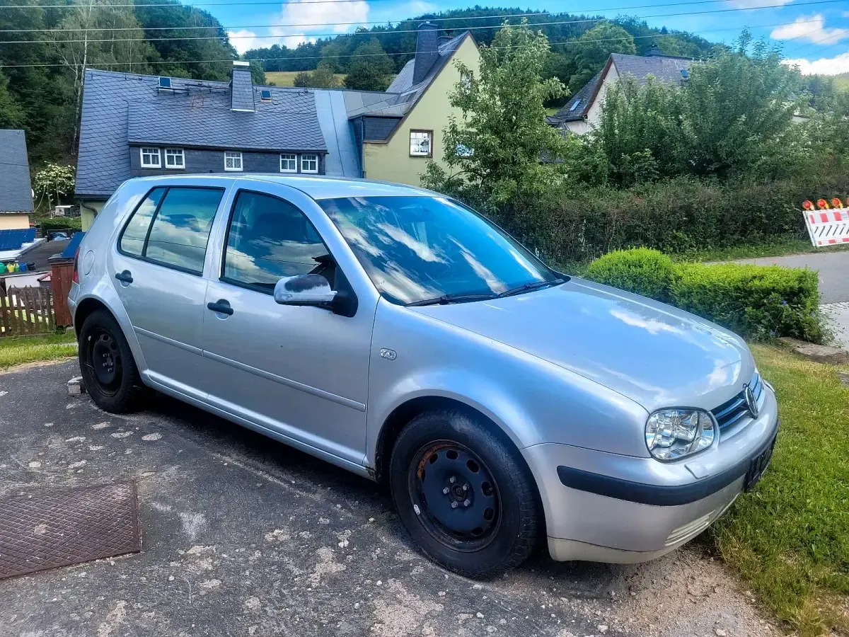 Gebraucht VW Golf IV 105 PS (77 kW) 2002 Silber Kleinwagen