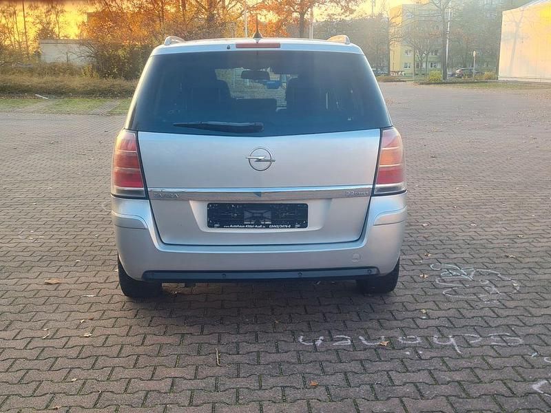 Gebraucht Opel Zafira 150 PS (110 kW) 2006 Silber Van / Kleinbus