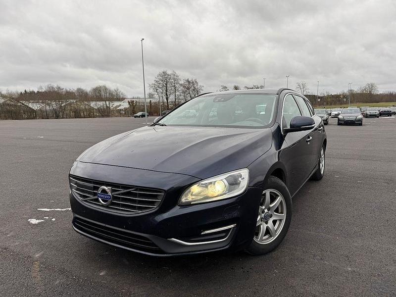 Gebraucht Volvo V60 190 PS (139 kW) 2015 Blau Kombi