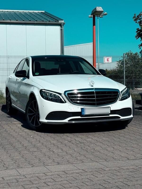 Weiß Gebraucht 2019 Mercedes C220 Limousine | 25.500 € (Fairer Preis) - Bild 1/4