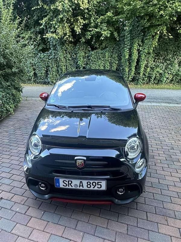 Gebraucht Abarth 695 179 PS (131 kW) 2023 Schwarz Kleinwagen