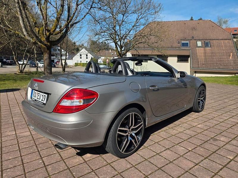 Gebraucht Mercedes SLK200 163 PS (119 kW) 2007 Silber Cabrio