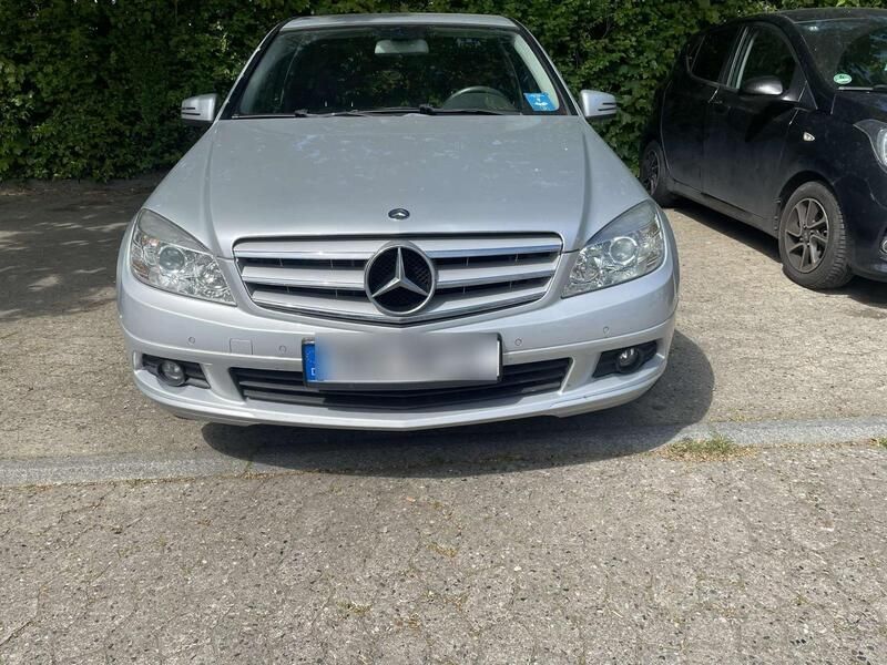 Grau Gebraucht 2009 Mercedes C180 Limousine | 8.700 € (Fairer Preis) - Bild 1/4