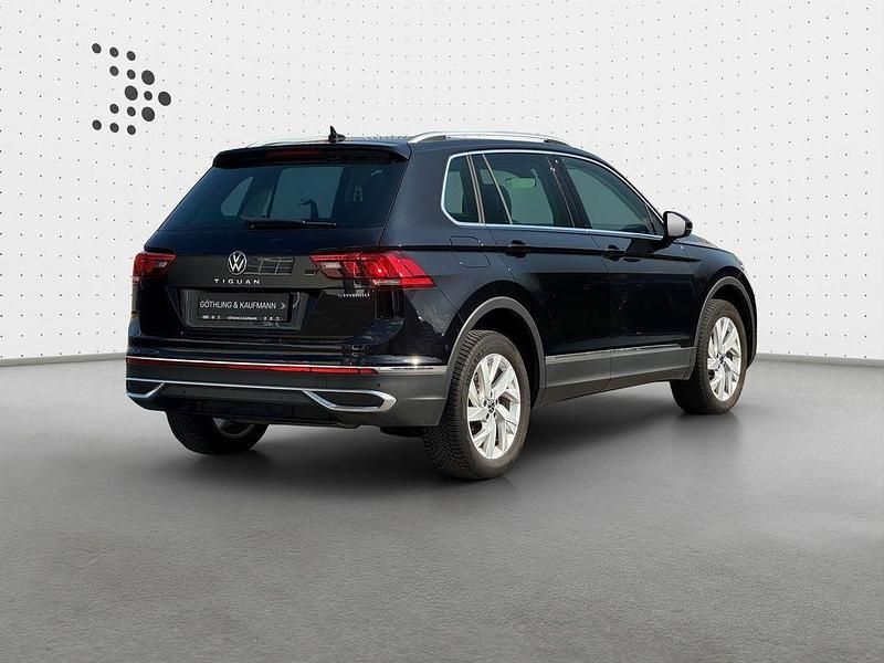 Gebraucht VW Tiguan Elegance 245 PS (180 kW) 2022 Deep black perleffekt SUV