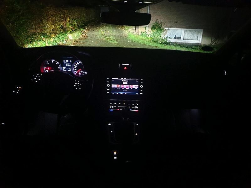 Grau Gebraucht 2021 VW Passat Kombi | 16.000 € (Superpreis) - Bild 1/4