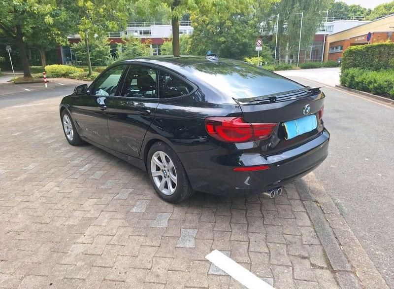 Gebraucht BMW 320 Advantage 190 PS (139 kW) 2020 Limousine