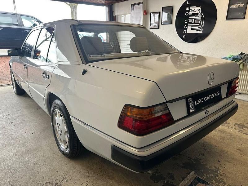 Gebraucht Mercedes E230 132 PS (97 kW) 1990 Weiß Limousine