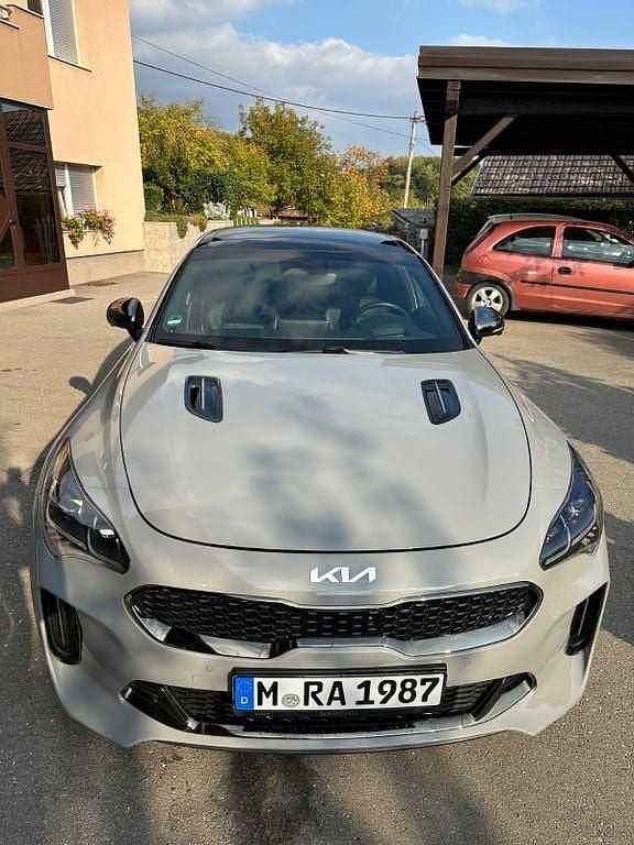 Grau Gebraucht 2022 Kia Stinger 3 Limousine | 36.900 € (Superpreis) - Bild 1/4