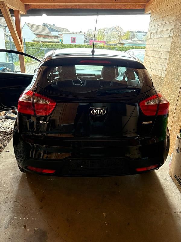 Usata Kia Rio 75 CV (55 kW) 2014 Nero Utilitaria