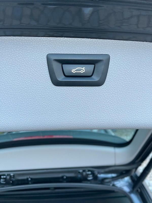 Gebraucht BMW 318 Advantage 150 PS (110 kW) 2018 Grau Kombi