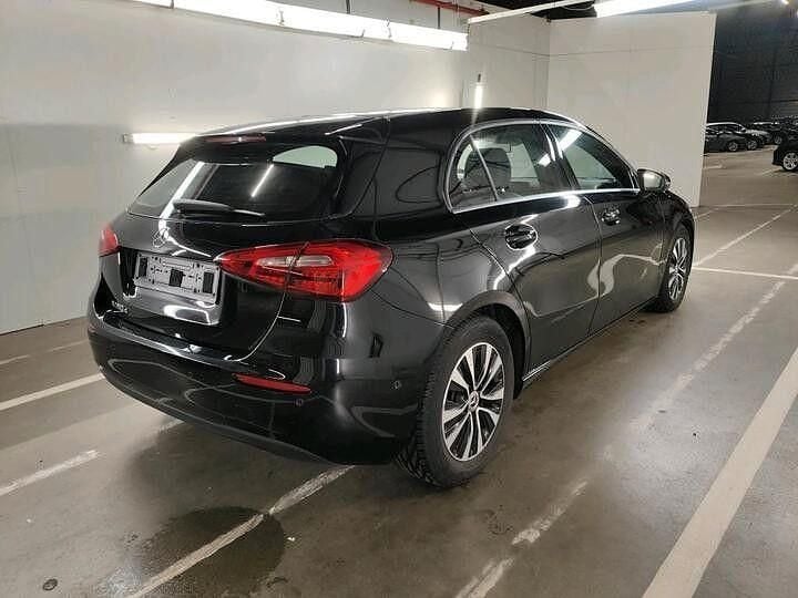 Gebraucht Mercedes A180 116 PS (85 kW) 2019 Schwarz Limousine