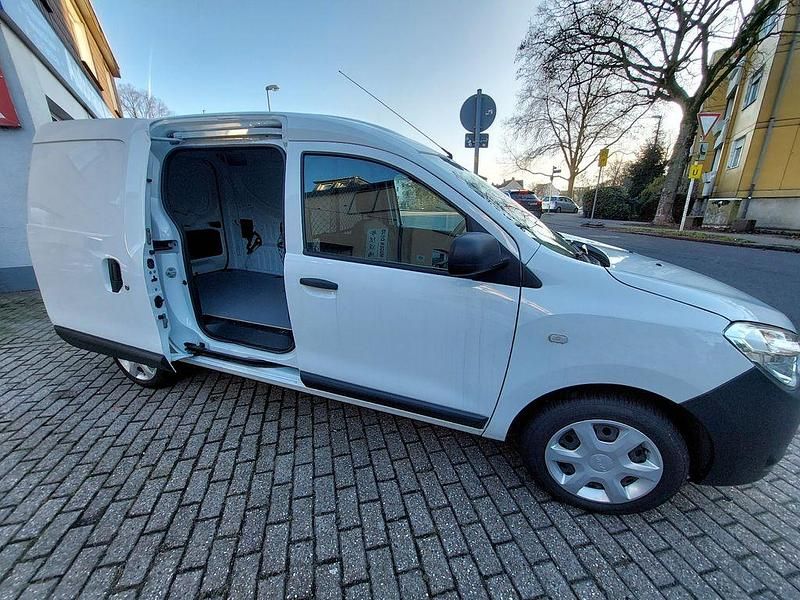 Gebraucht Dacia Dokker Essentiel 102 PS (75 kW) 2018 Weiß Van / Kleinbus