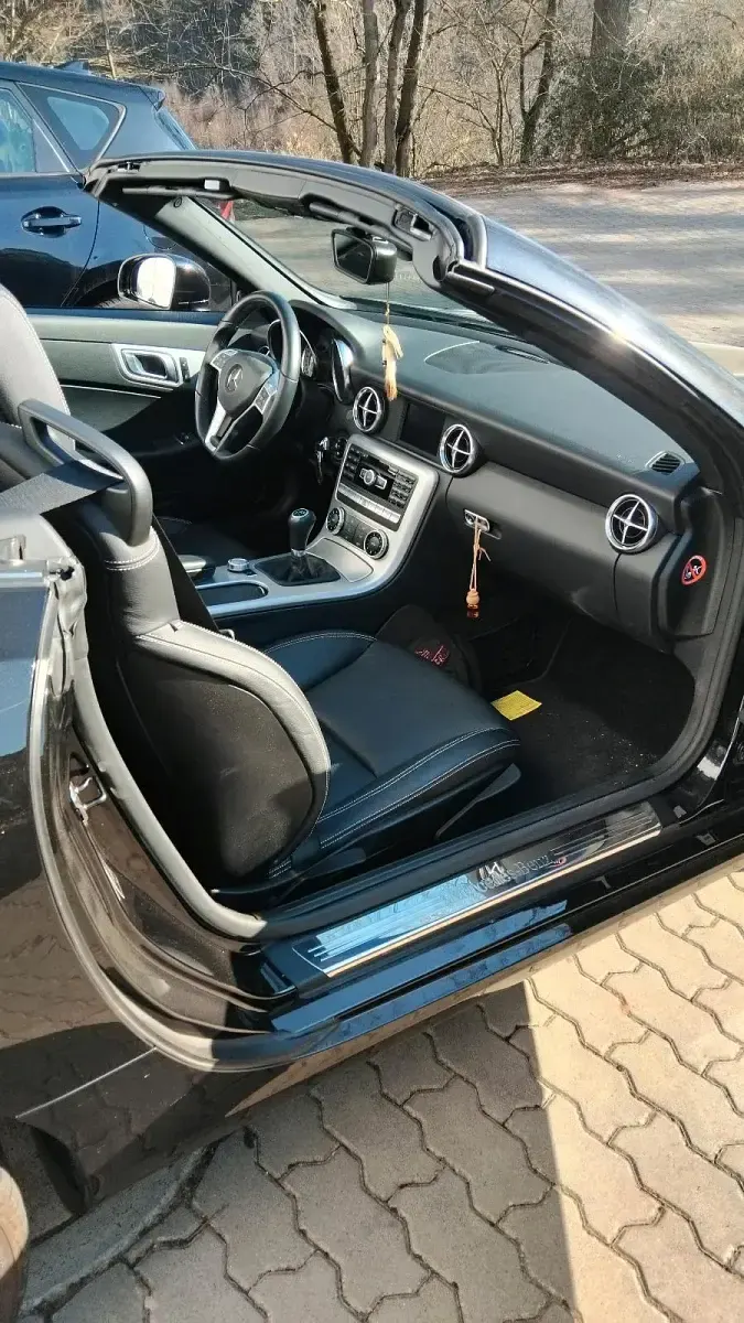Second-hand Mercedes SLK200 185 CP (136 kW) 2013 Negru Cabrio