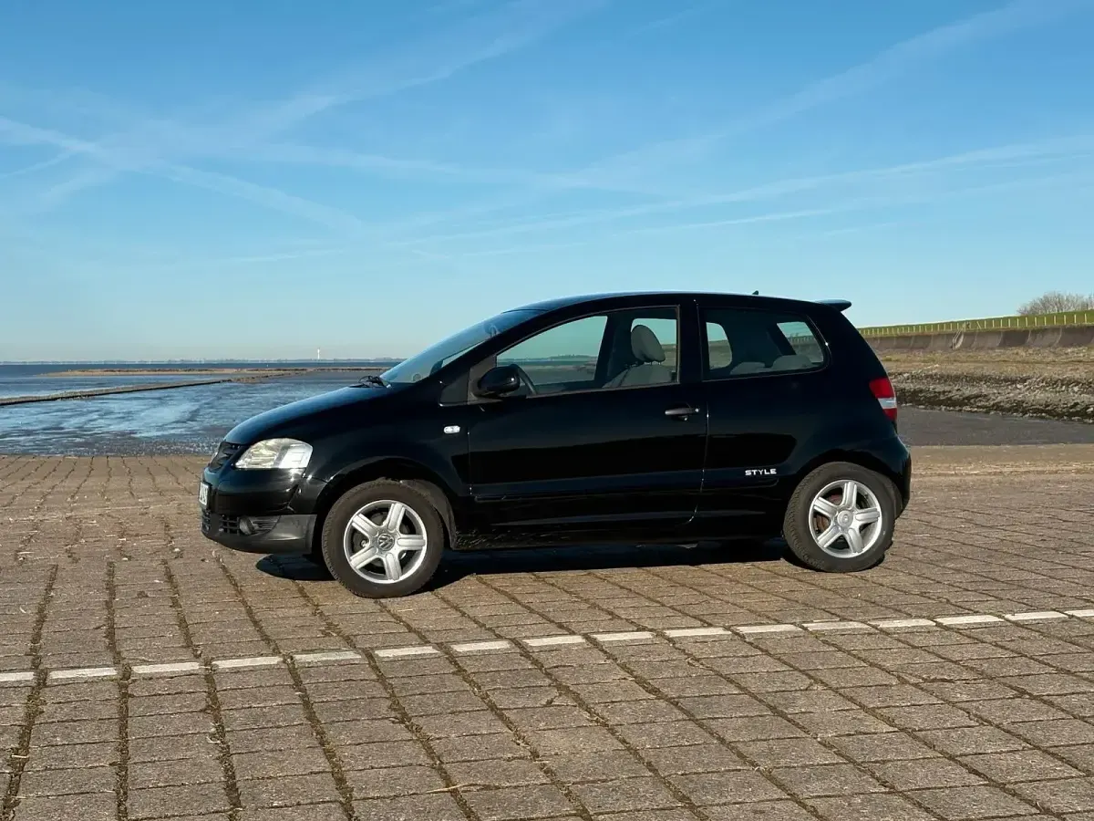 Second-hand VW Fox Style 54 CP (39 kW) 2009 Negru Hatchback