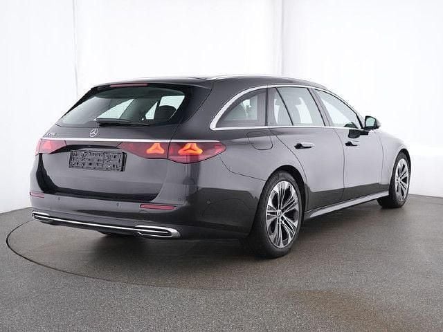 Grau Gebraucht 2024 Mercedes E200 Advanced Limousine | 42.810 € (Superpreis) - Bild 1/4