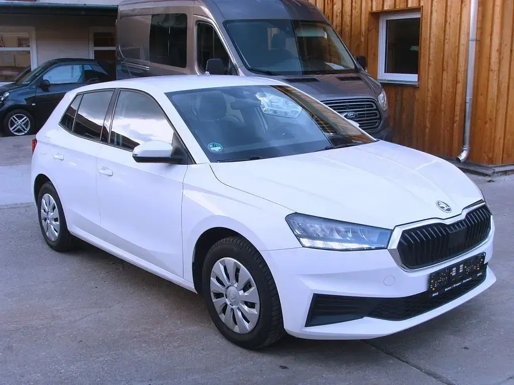 Gebraucht Skoda Fabia Active 65 PS (47 kW) 2023 Weiß Kleinwagen