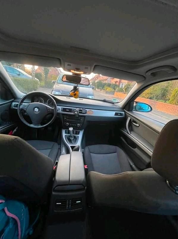 Gebraucht BMW 320 170 PS (125 kW) 2008 Grau Limousine