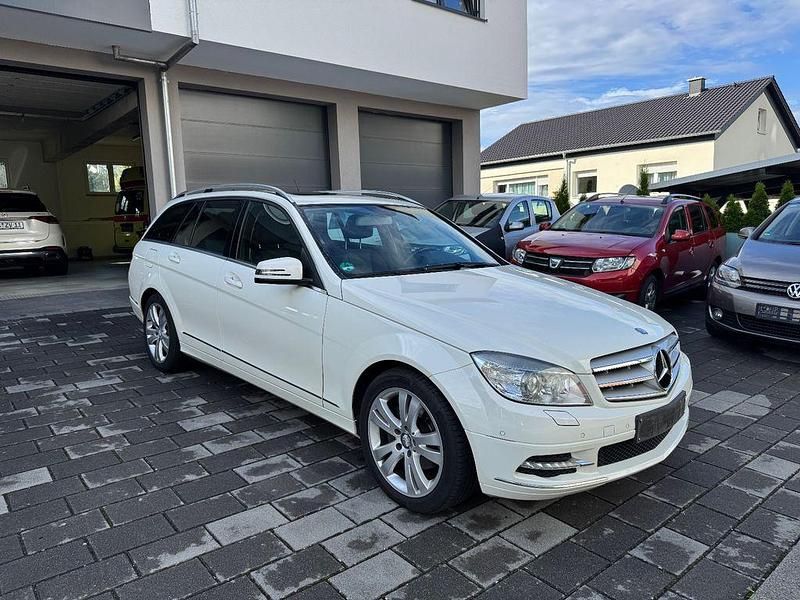 Weiß Gebraucht 2011 Mercedes C300 Kombi | 8.950 € (Guter Preis) - Bild 1/4