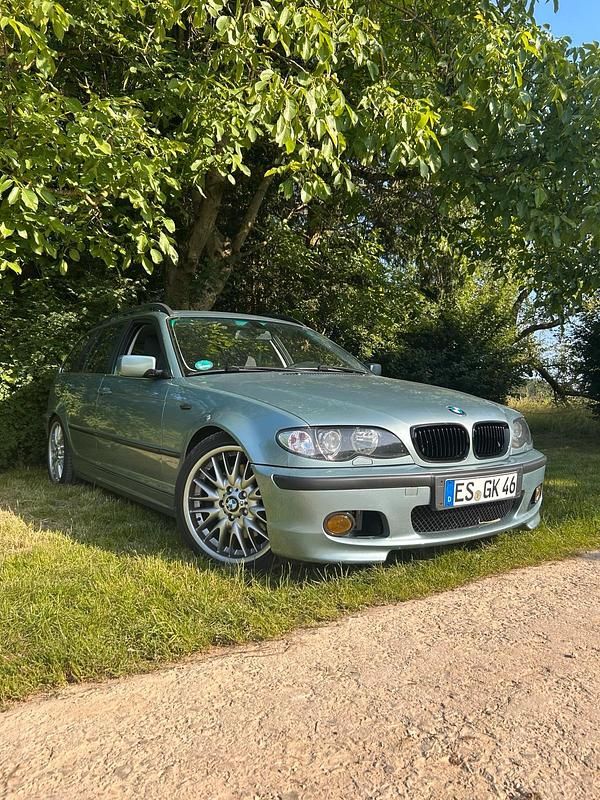 Grau Gebraucht 2002 BMW 330 Kombi | 4.000 € - Bild 1/4