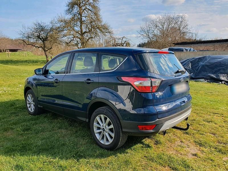 Gebraucht Ford Kuga 120 PS (88 kW) 2018 Blau SUV