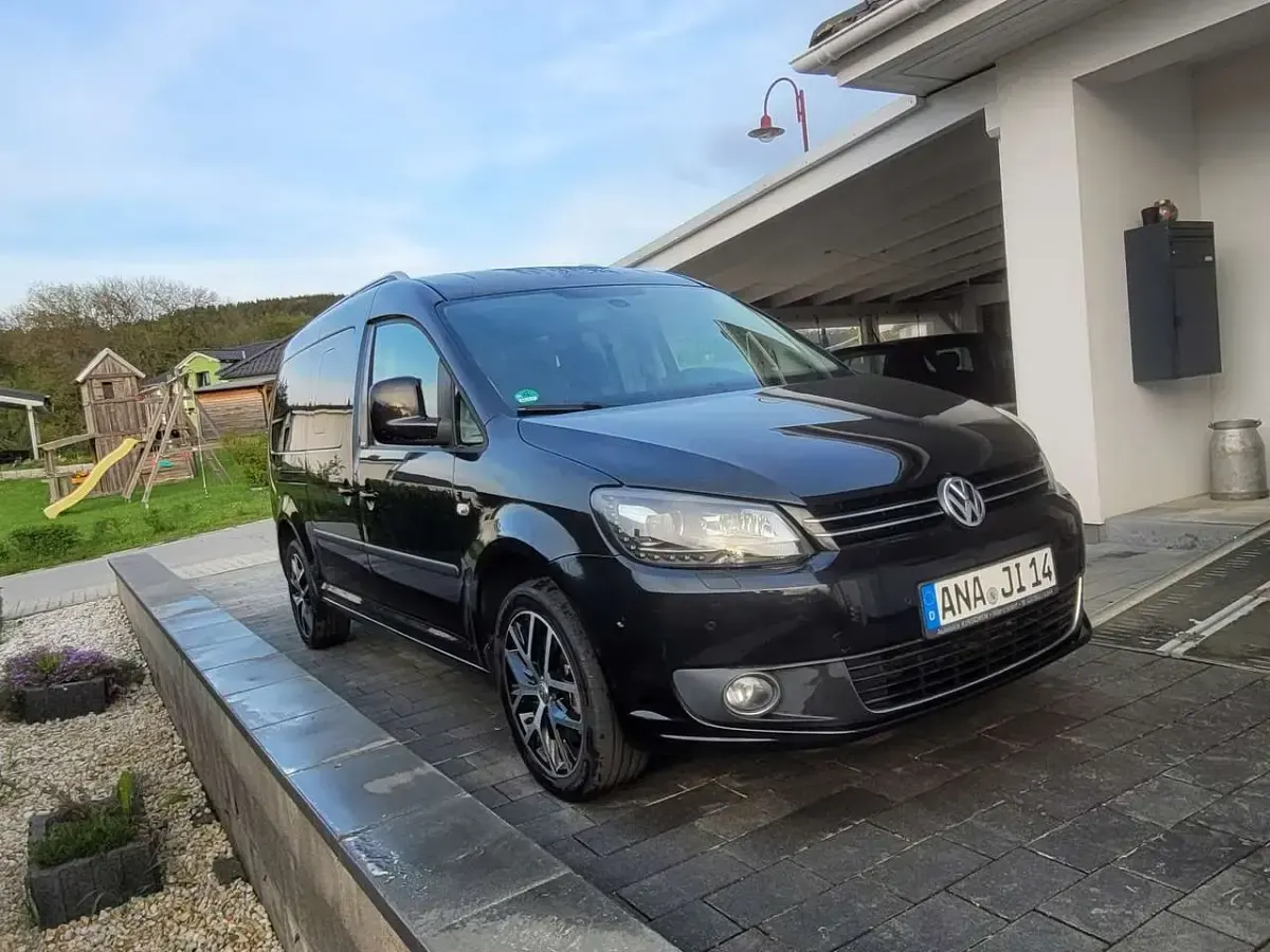 Gebraucht VW Caddy Maxi Cup 140 PS (102 kW) 2014 Schwarz Van / Kleinbus