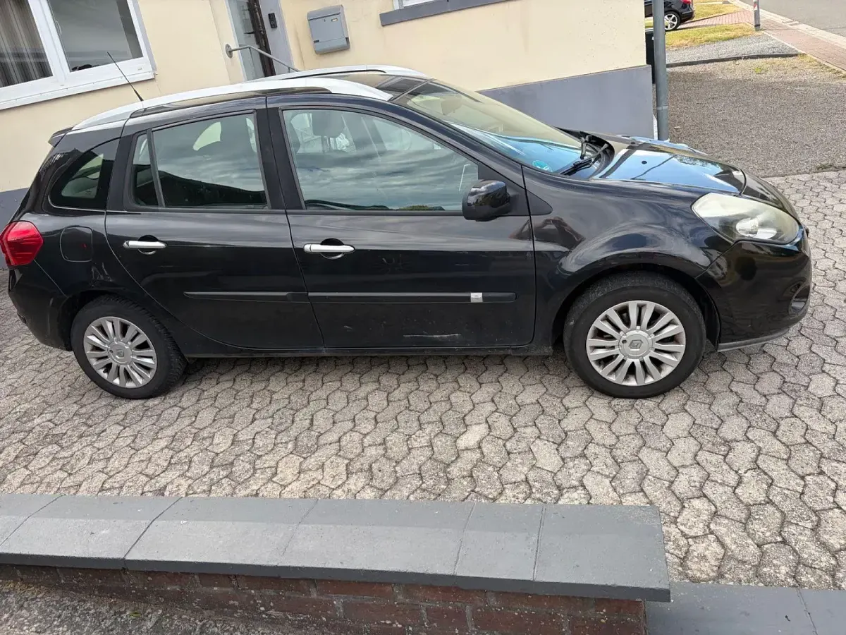 Gebraucht Renault Clio GrandTour Dynamique 101 PS (74 kW) 2009 Schwarz Kombi