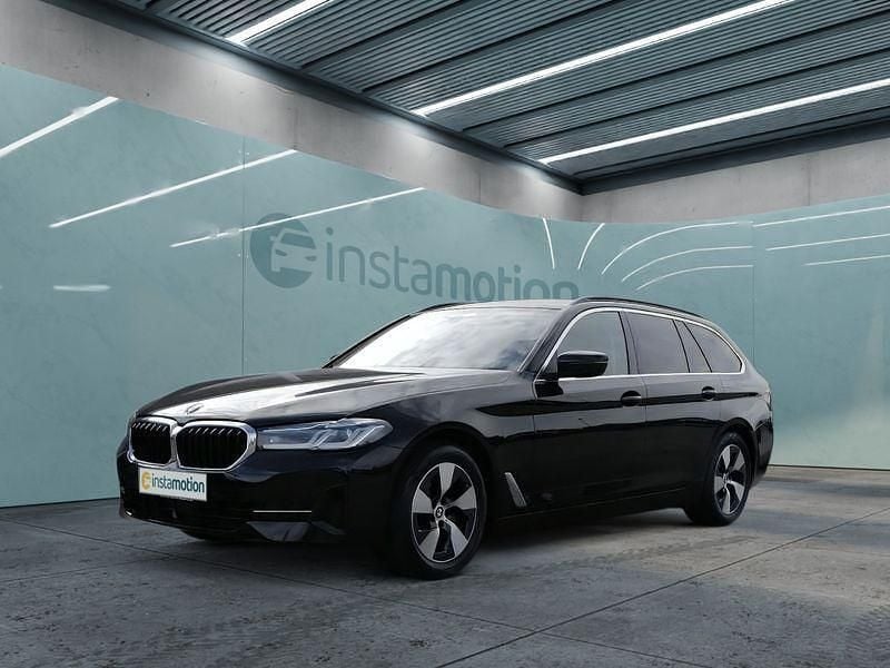 Schwarz Gebraucht 2023 BMW 520 Kombi | 39.449 € (Guter Preis) - Bild 1/4