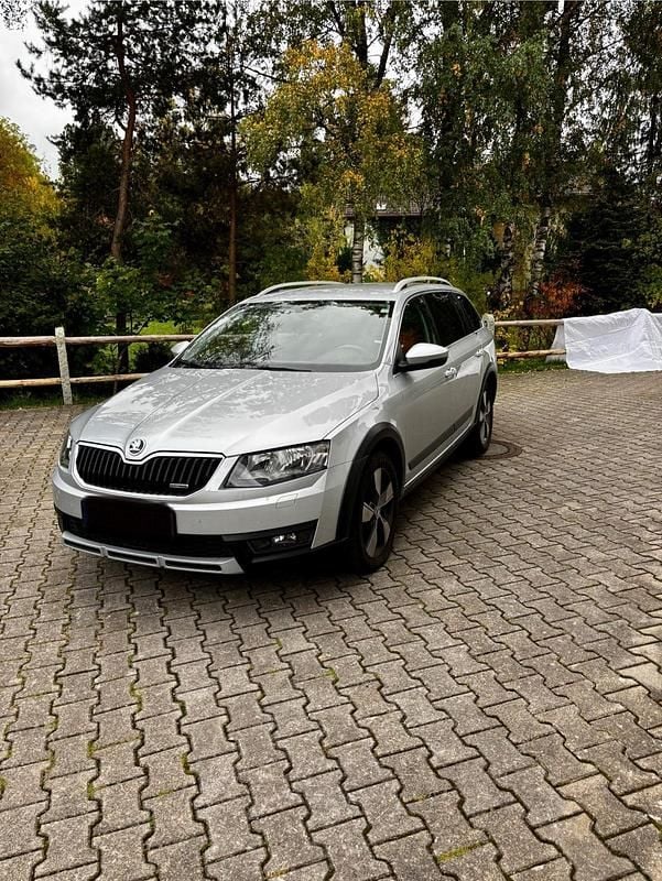Silber Gebraucht 2015 Skoda Octavia Scout Scout 4x4 Kombi | 14.400 € (Etwas zu teuer) - Bild 1/4