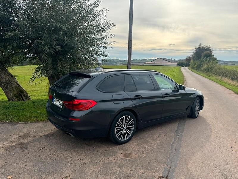 Grau Gebraucht 2019 BMW 540 Kombi | 26.900 € (Superpreis) - Bild 1/4