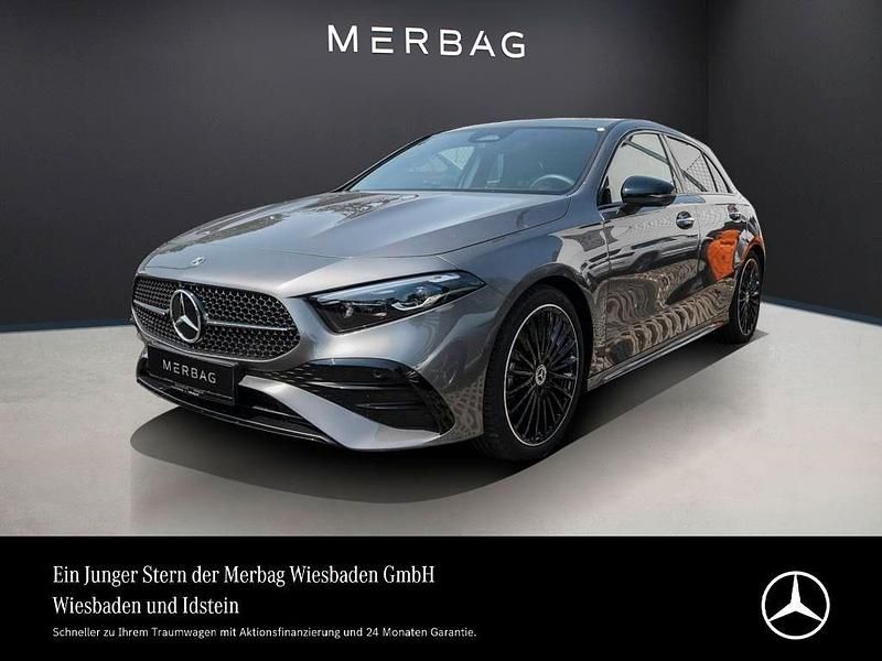Mountain grau Gebraucht 2024 Mercedes A200 AMG Line Premium Plus Limousine | 37.690 € - Bild 1/4