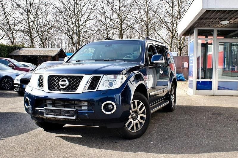 Second-hand Nissan Pathfinder 231 CP (169 kW) 2010 Albastru SUV