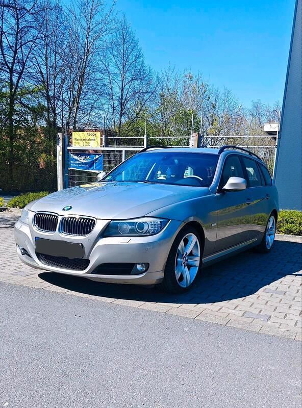 Beige Gebraucht 2010 BMW 330 Kombi | 9.100 € (Teuer) - Bild 1/4