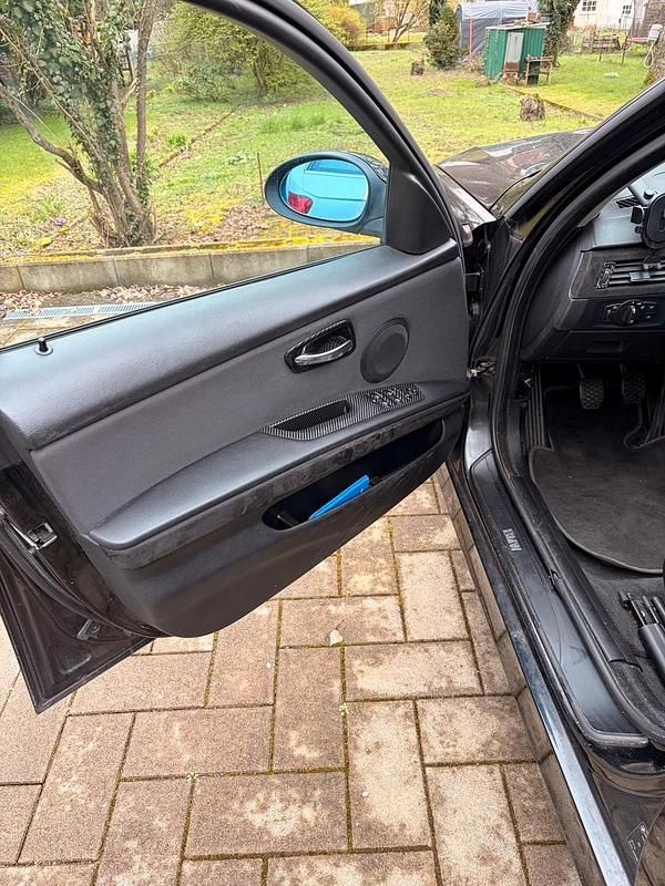 Gebraucht BMW 320 170 PS (125 kW) 2008 Schwarz Limousine