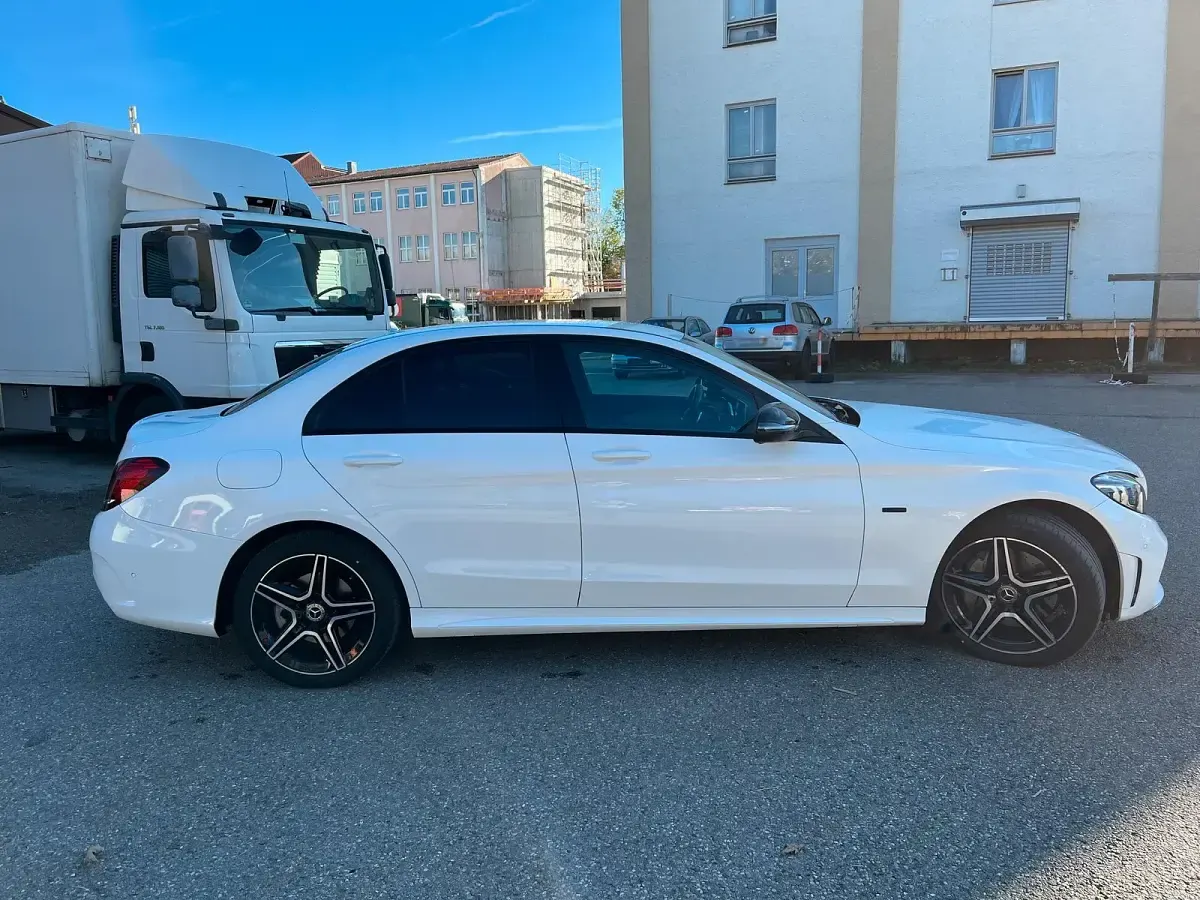 Gebraucht Mercedes C300e 320 PS (235 kW) 2020 Weiß Limousine