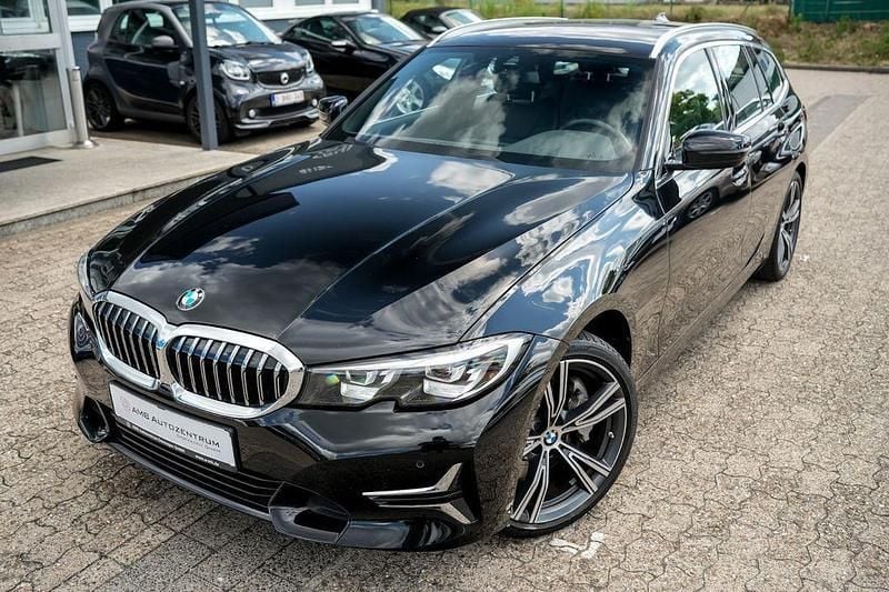 Schwarz Gebraucht 2022 BMW 330 Luxury Line Kombi | 35.999 € (Fairer Preis) - Bild 1/4