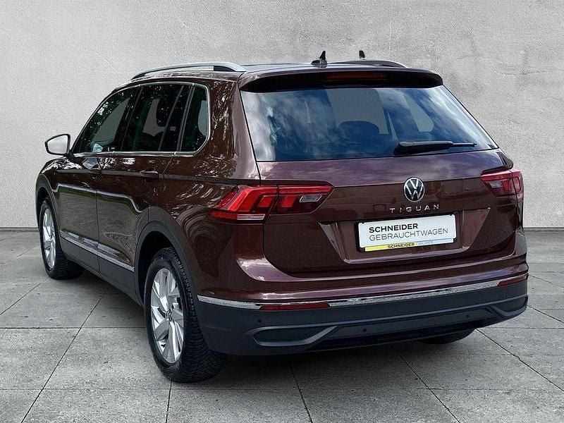 Gebraucht VW Tiguan Move 131 PS (96 kW) 2023 Braun SUV