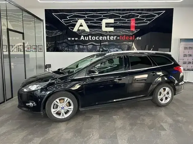 Second-hand Ford Focus 105 CP (77 kW) 2012 Negru Break