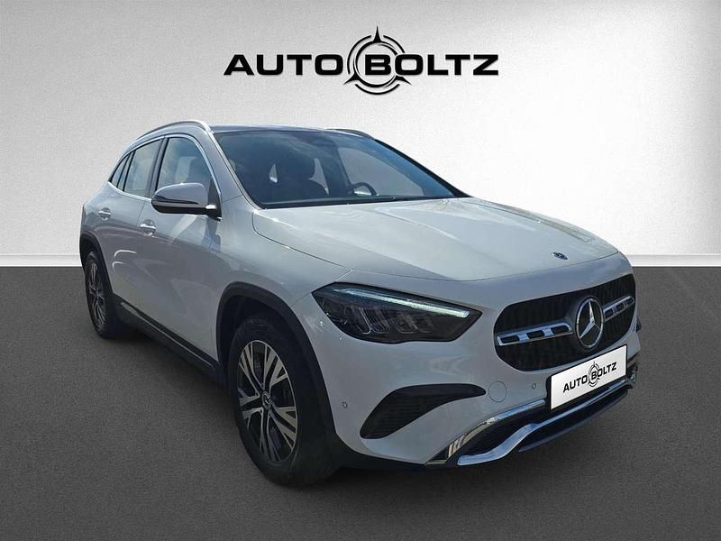 Gebraucht Mercedes GLA200 163 PS (119 kW) 2024 Weiß SUV