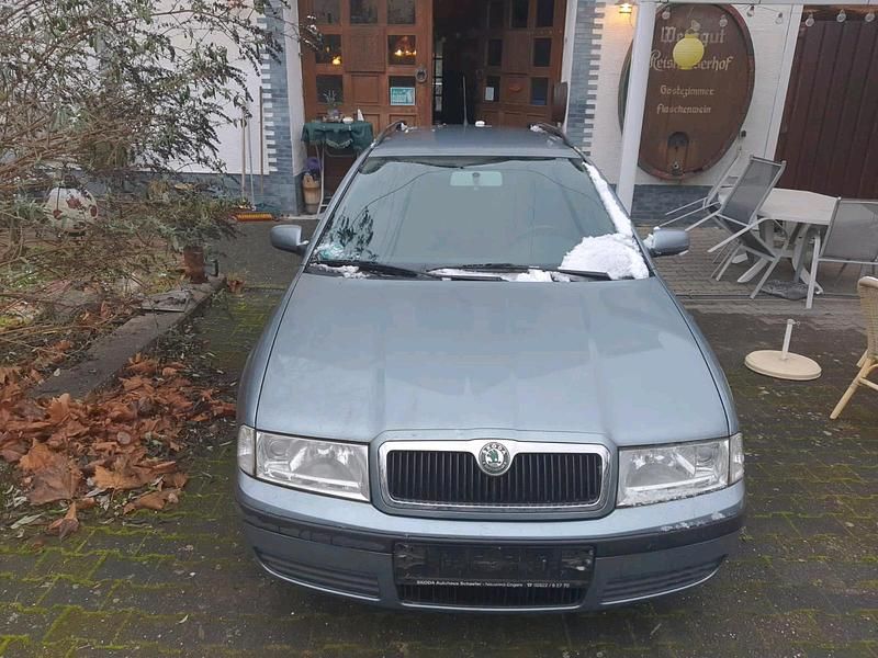 Grau Gebraucht 2006 Skoda Octavia Kombi | 2.490 € (Fairer Preis) - Bild 1/4