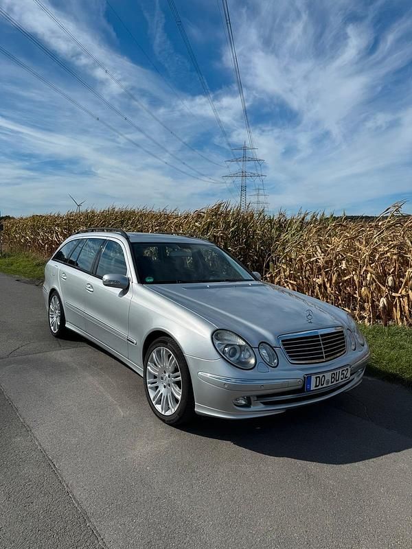 Silber Gebraucht 2005 Mercedes E280 Avantgarde Kombi | 9.999 € - Bild 1/4