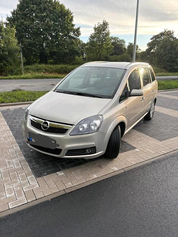 Andere farben Gebraucht 2007 Opel Zafira Van / Kleinbus | 4.850 € (Etwas zu teuer) - Bild 1/4