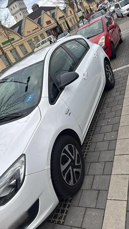 Second-hand Opel Astra 87 CP (63 kW) 2013 Alb Berlinǎ