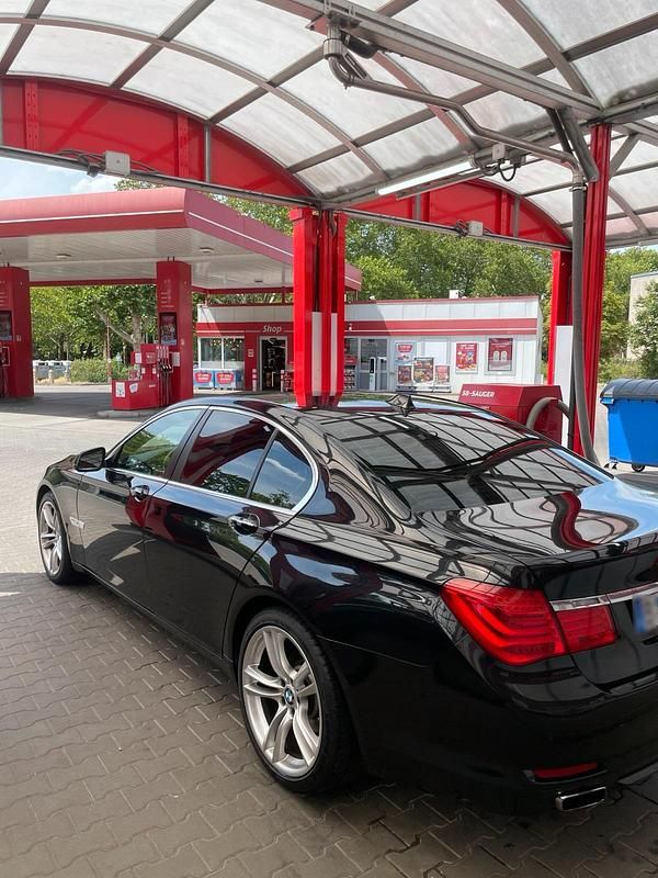 Gebraucht BMW 740 326 PS (239 kW) 2009 Schwarz Limousine