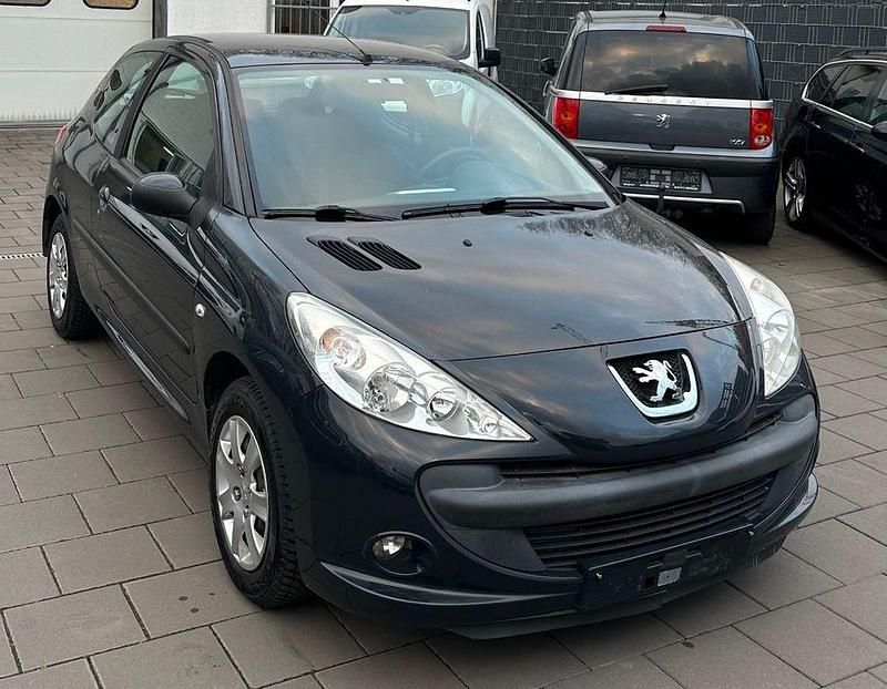 Grau Gebraucht 2011 Peugeot 206+ Kleinwagen | 2.950 € (Fairer Preis) - Bild 1/4