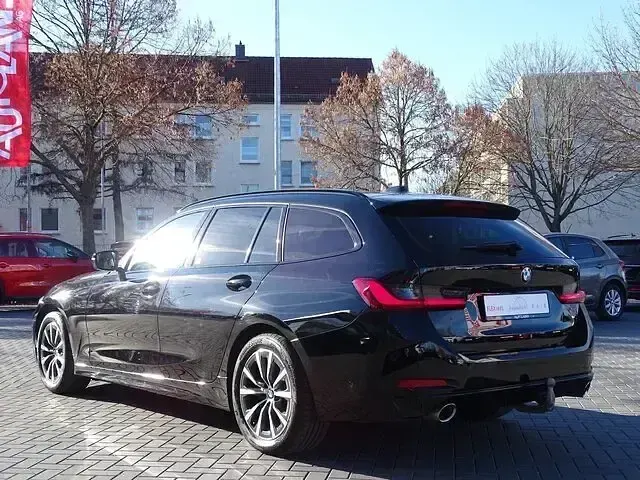 Gebraucht BMW 318 Advantage 150 PS (110 kW) 2022 Schwarz Limousine